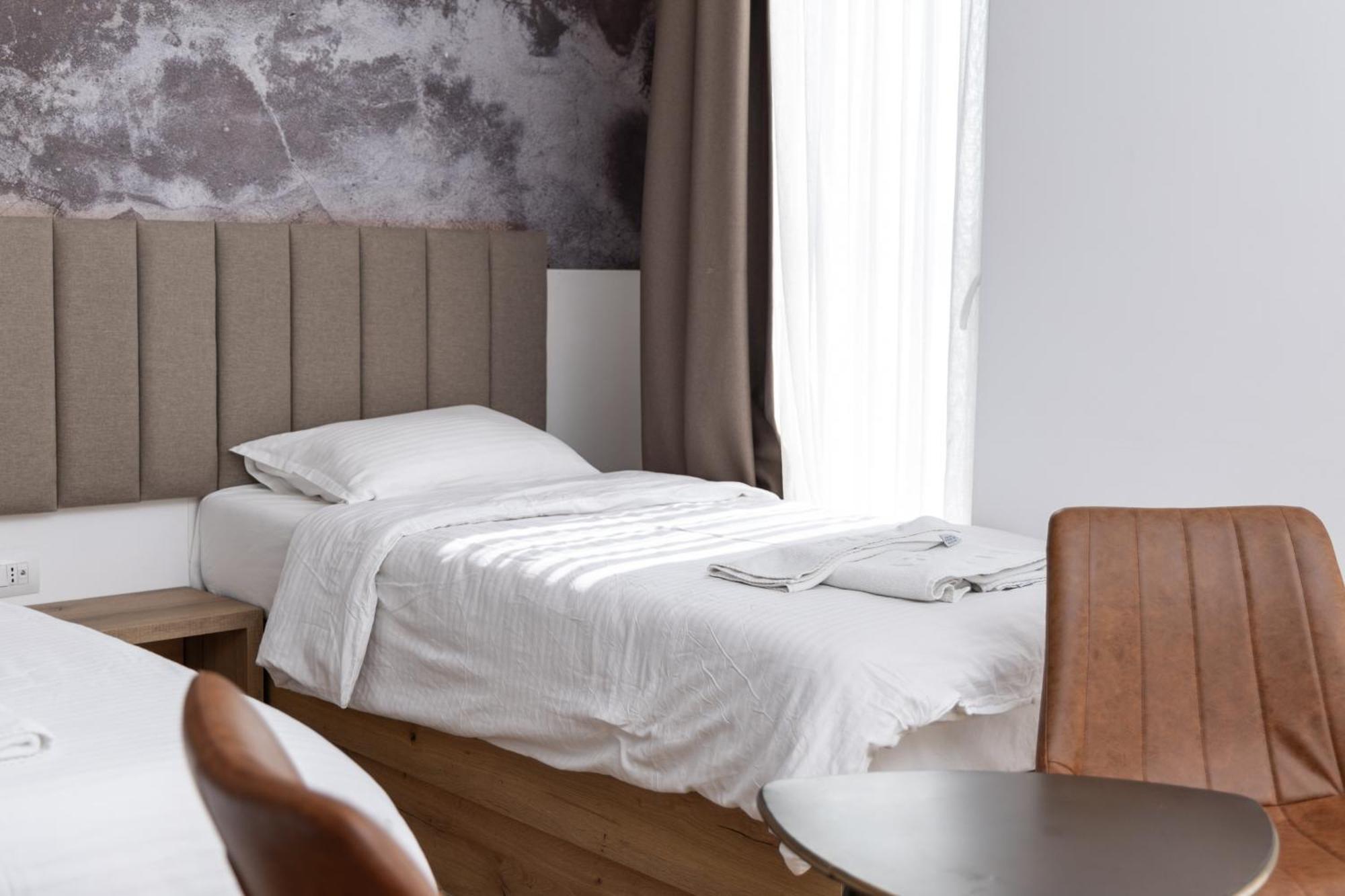 Roadside Hotel Lipjan Dış mekan fotoğraf